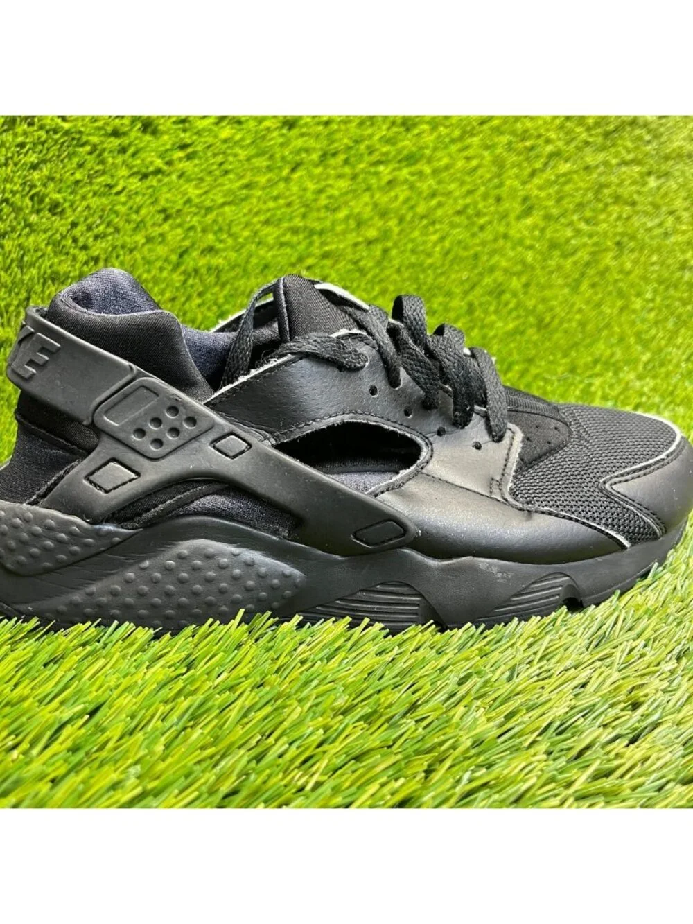 Nike Air Huarache Run Boys Size 7Y Triple Black Athletic Running Shoes Sneakers